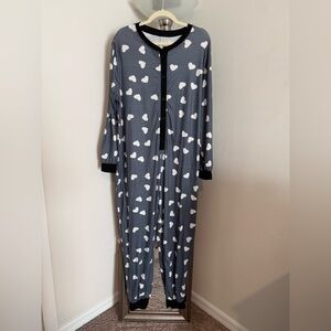 Cozy Heart Print Women's Pajama Set - Gray and Black
